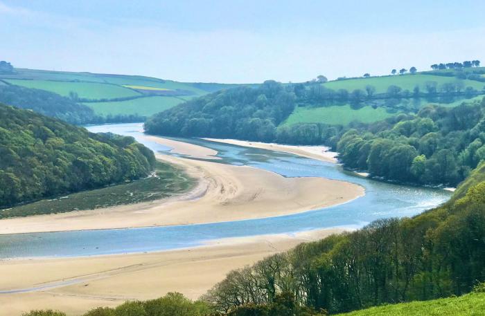 Le Grand Bleu, in Aveton Gifford, Devon. Near a National Park. Private courtyard. Close to amenities