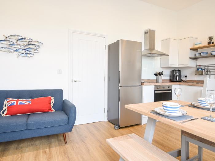 Flat 5 Victoria House, Lyme Regis. Apartment. Close to a shop, pub, and beach. Jurassic coast. WiFi.