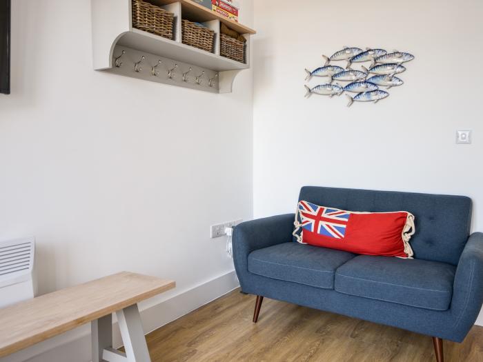 Flat 5 Victoria House, Lyme Regis. Apartment. Close to a shop, pub, and beach. Jurassic coast. WiFi.