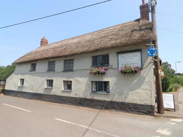 Chapel House, in Sampford Courtenay, near North Tawton, Devon. Near a National Park. Smart TV. Dogs.