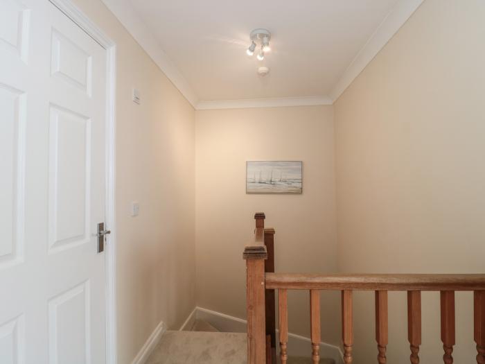 65 Fortuneswell, Fortuneswell, Dorset. Property sleeps six guests in three bedrooms. Wi-Fi. Parking.