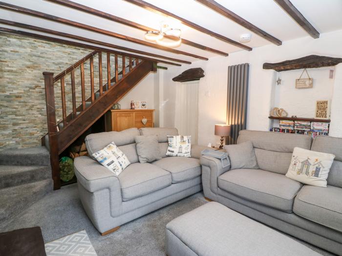 Sweetholme in Trefor, Gwynedd. Woodburning stove, pet-friendly, enclosed garden and washing machine