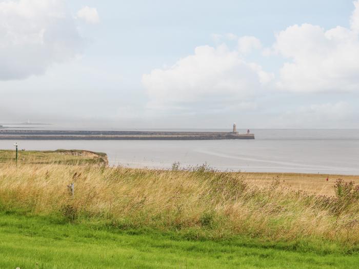 Sea View Cottage, South Shields, Tyne and Wier, close to a beach, close to pub, eateries, parking.