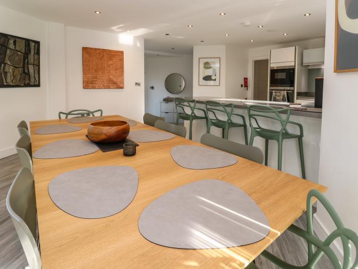 Estuary Watch near Carbis Bay, Cornwall. Five-bedroom, stylish home, near amenities and beach. Large