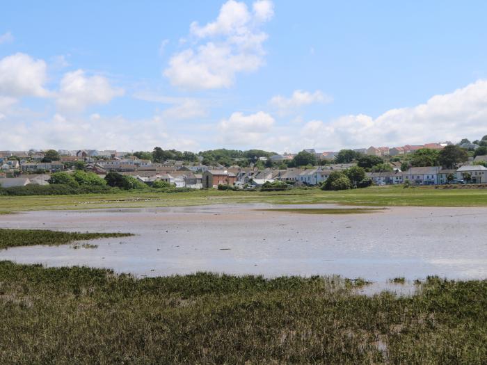 Estuary Watch near Carbis Bay, Cornwall. Five-bedroom, stylish home, near amenities and beach. Large