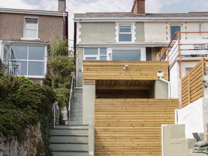 Jasmine Villa, Llandudno, Conwy. Elevated position with sea views. 2-beds. Terrace. Off-road parking