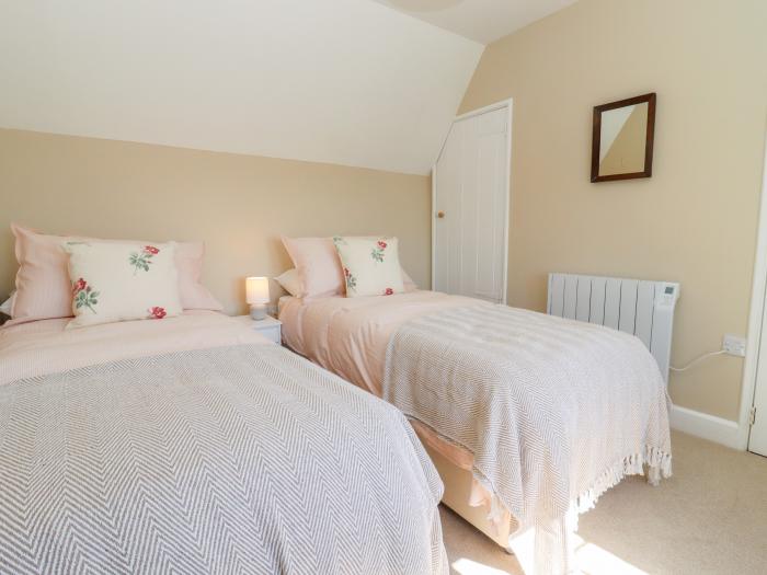 The Alms Houses in Tewkesbury, Gloucestershire. Pet-friendly, serene location and distant hill views