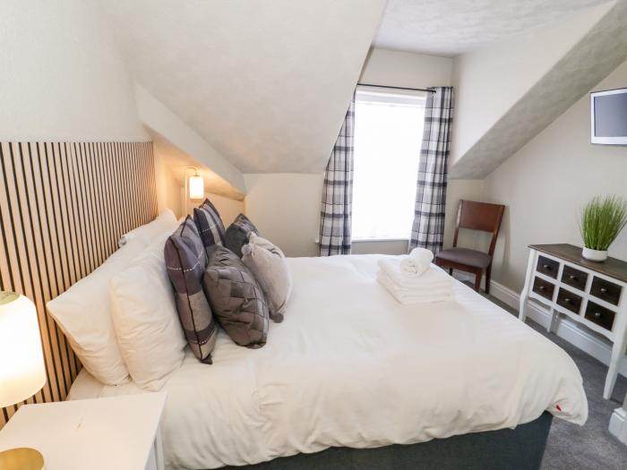 The Keep, Llandudno, Conwy. Close to beach. Bedrooms with en-suites. Central location. Close to shop