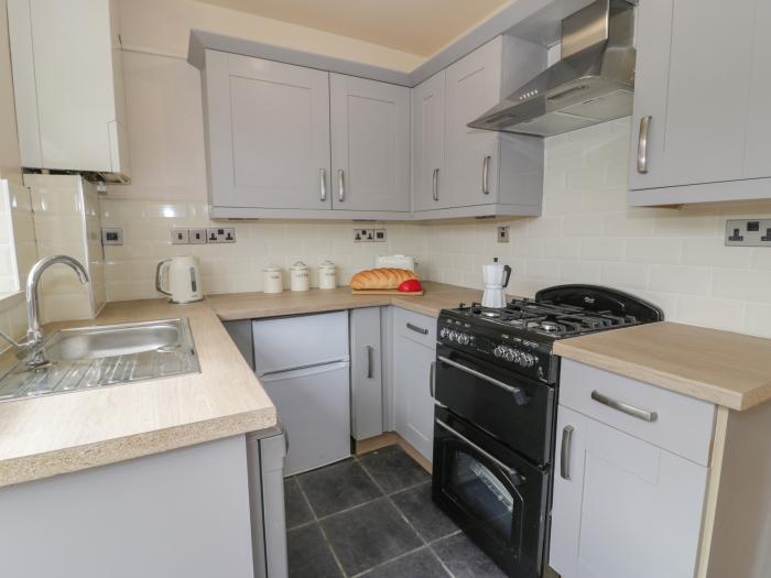 Ty Conwy in Conwy, North Wales, off-road parking, hot tub, Smart TV, close to amenities and a beach.