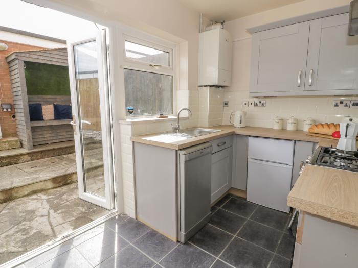 Ty Conwy in Conwy, North Wales, off-road parking, hot tub, Smart TV, close to amenities and a beach.