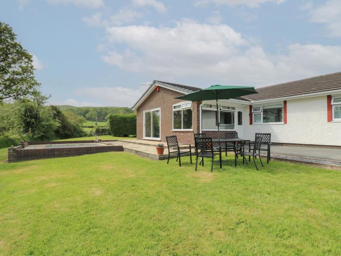 Erw Lon in Rhydyfelin near Aberystwyth, Ceredigion. Spacious grounds. Child-friendly. Ample parking.