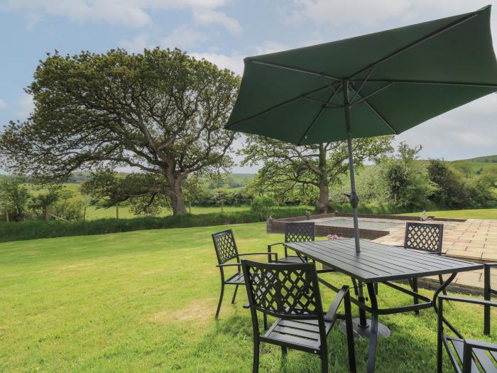 Erw Lon in Rhydyfelin near Aberystwyth, Ceredigion. Spacious grounds. Child-friendly. Ample parking.