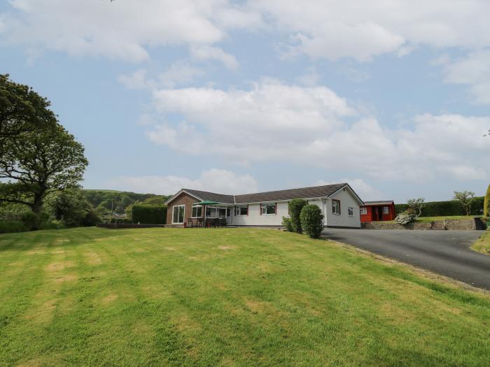 Erw Lon in Rhydyfelin near Aberystwyth, Ceredigion. Spacious grounds. Child-friendly. Ample parking.