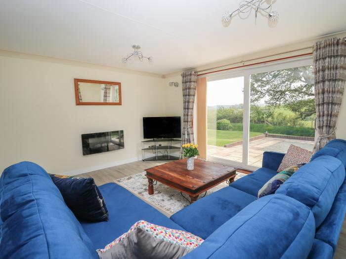 Erw Lon in Rhydyfelin near Aberystwyth, Ceredigion. Spacious grounds. Child-friendly. Ample parking.