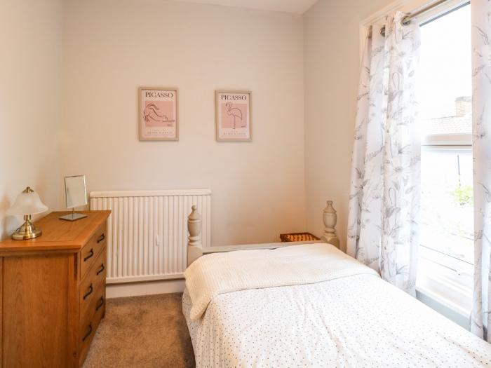 Unthank Cottage, Norwich, Norfolk, enclosed garden, central position, close to amenities, Smart TV.