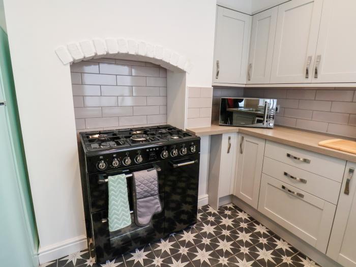 46 St. Mary's Walk Scarborough, North Yorkshire, Close to a beach, SMEG fridge/freezer, Range cooker