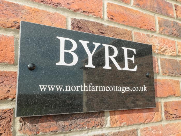 Byre Cottage in Embleton, Northumberland. Single-storey. Child-friendly. Spacious patio with hot tub