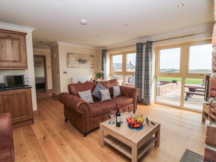 Byre Cottage in Embleton, Northumberland. Single-storey. Child-friendly. Spacious patio with hot tub