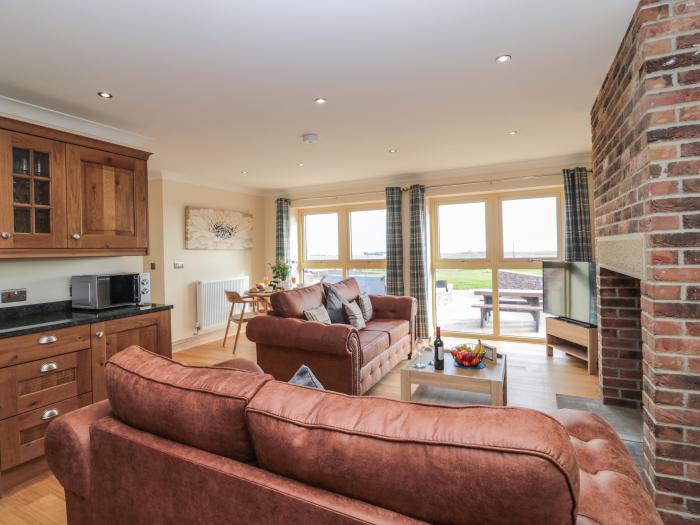 Byre Cottage in Embleton, Northumberland. Single-storey. Child-friendly. Spacious patio with hot tub