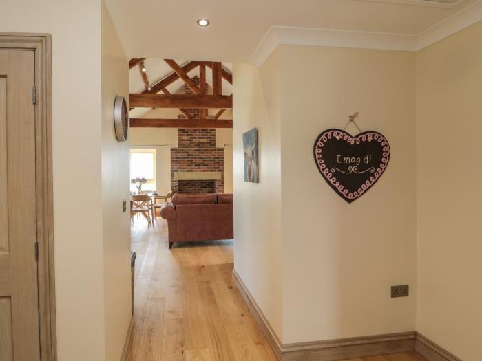 Smithy Cottage, Embleton, Northumberland. Single-storey cottage with an open-plan living space. WiFi