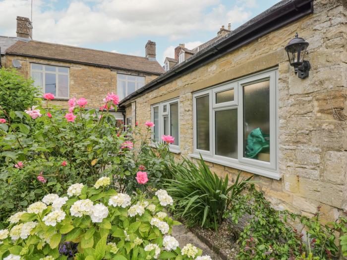 2 Church Street in Chipping Norton, Oxfordshire. In AONB. Private patio. Pet-friendly. Close to shop