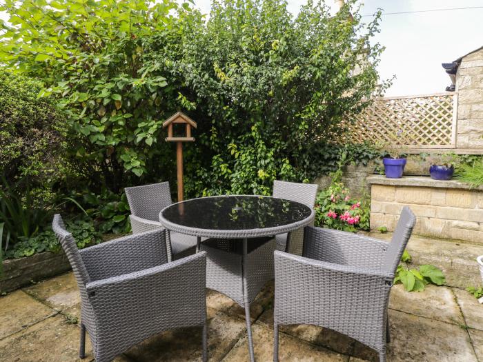 2 Church Street in Chipping Norton, Oxfordshire. In AONB. Private patio. Pet-friendly. Close to shop