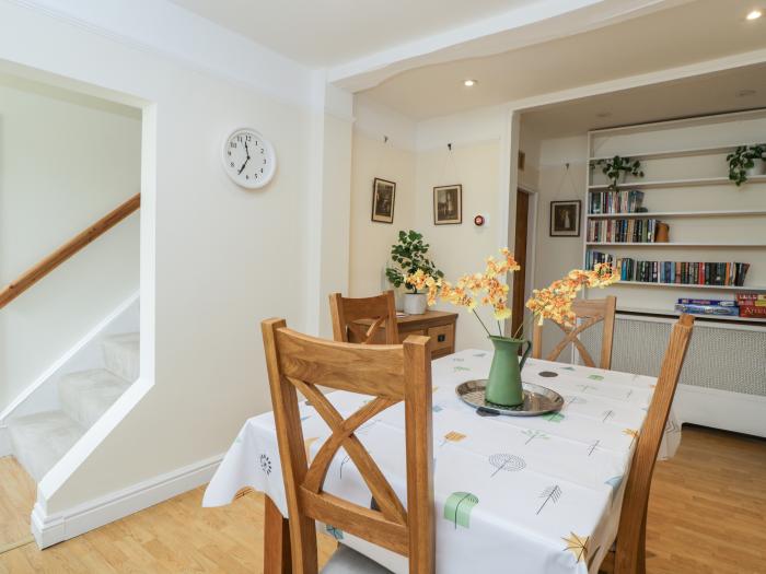 2 Church Street in Chipping Norton, Oxfordshire. In AONB. Private patio. Pet-friendly. Close to shop