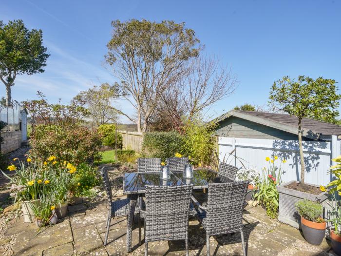 Meadow Cottage, Charmouth, Dorset, close to amenities and the beach, pet-friendly, stylish, gardens,