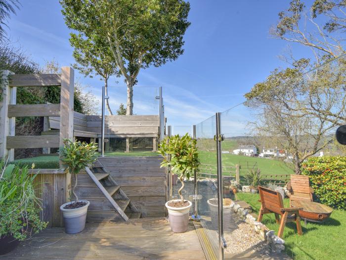 Meadow Cottage, Charmouth, Dorset, close to amenities and the beach, pet-friendly, stylish, gardens,