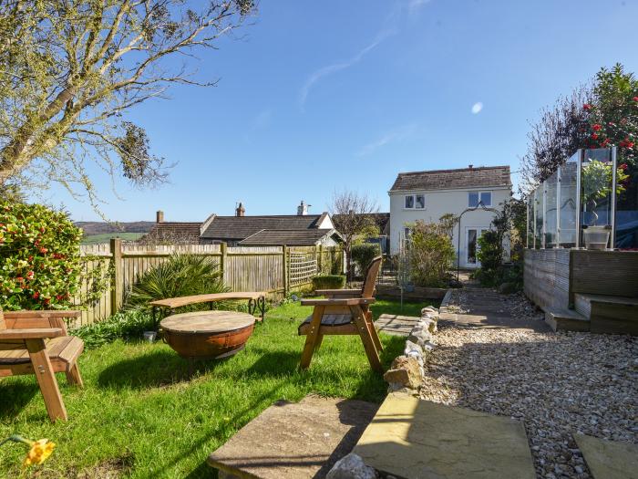 Meadow Cottage, Charmouth, Dorset, close to amenities and the beach, pet-friendly, stylish, gardens,