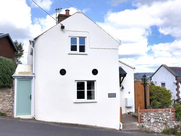 Meadow Cottage, Charmouth, Dorset, close to amenities and the beach, pet-friendly, stylish, gardens,