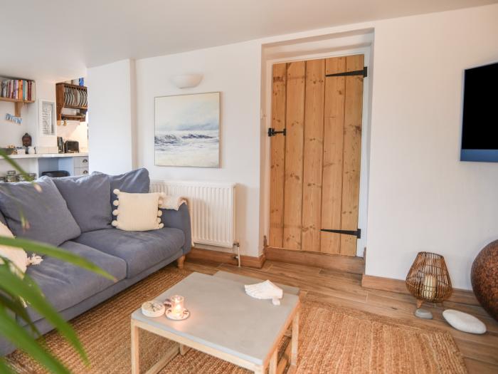 Meadow Cottage, Charmouth, Dorset, close to amenities and the beach, pet-friendly, stylish, gardens,