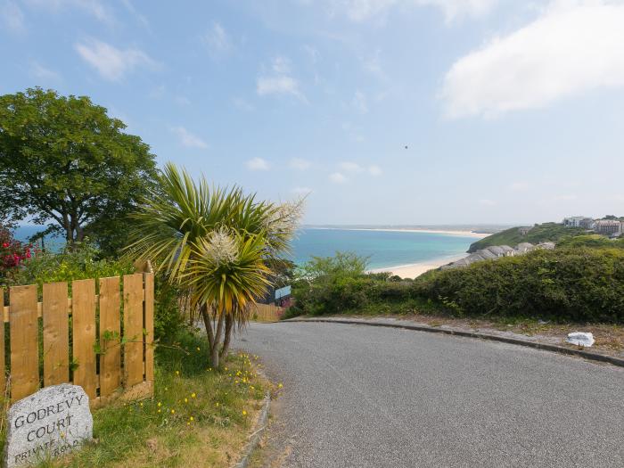 Millies, Carbis Bay, Cornwall. 2-bedroom apartment, near the beach and amenities. Allocated parking.