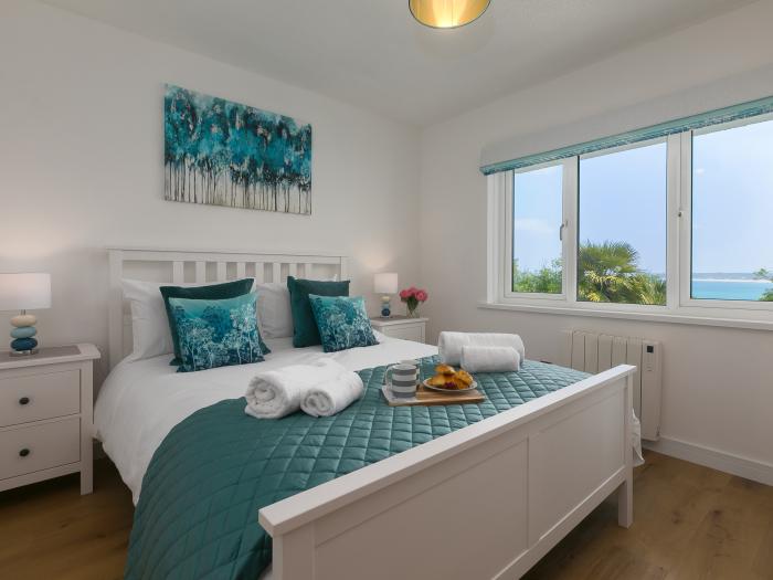 Millies, Carbis Bay, Cornwall. 2-bedroom apartment, near the beach and amenities. Allocated parking.