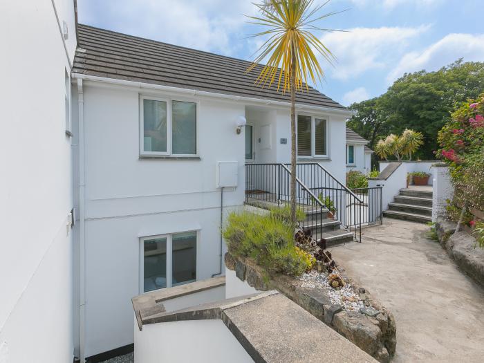 Millies, Carbis Bay, Cornwall. 2-bedroom apartment, near the beach and amenities. Allocated parking.