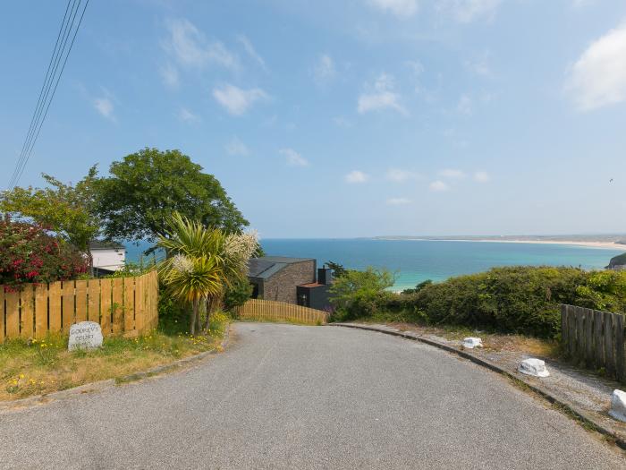 Millies, Carbis Bay, Cornwall. 2-bedroom apartment, near the beach and amenities. Allocated parking.