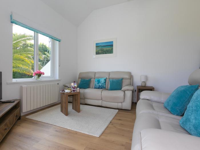 Millies, Carbis Bay, Cornwall. 2-bedroom apartment, near the beach and amenities. Allocated parking.