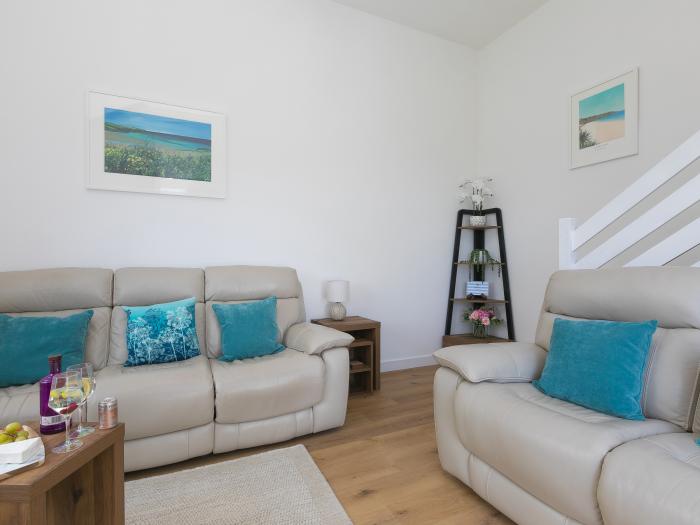 Millies, Carbis Bay, Cornwall. 2-bedroom apartment, near the beach and amenities. Allocated parking.