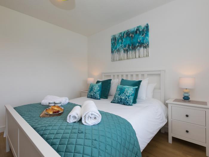 Millies, Carbis Bay, Cornwall. 2-bedroom apartment, near the beach and amenities. Allocated parking.