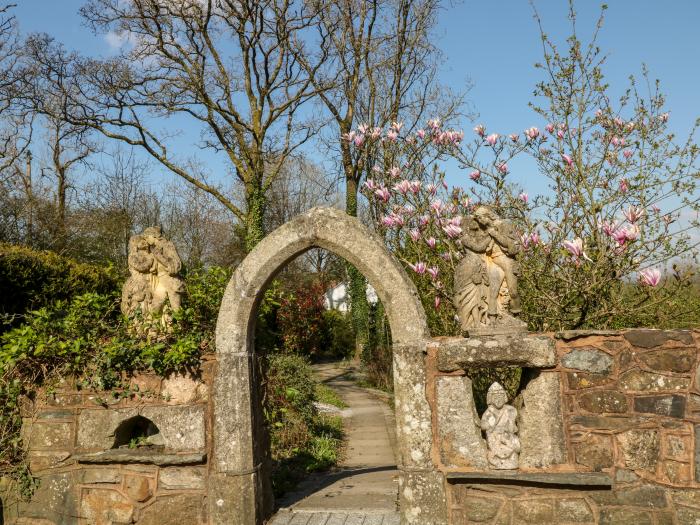 Kellacott Cottage near Lifton in Devon. Countryside views and near National Park. Adult-only cottage