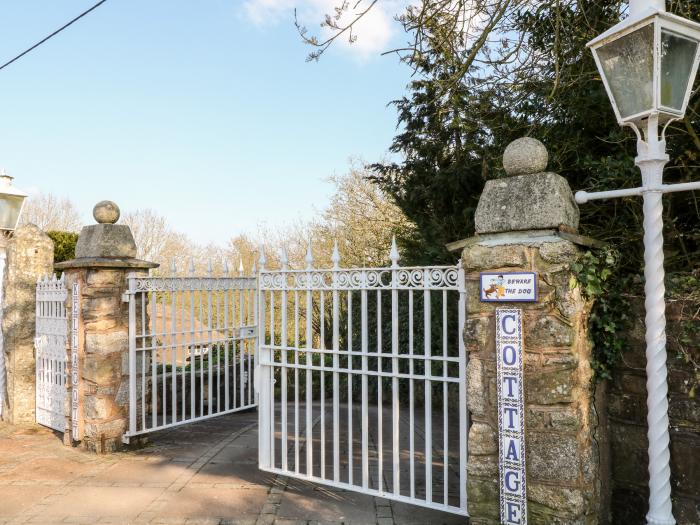 Kellacott Cottage near Lifton in Devon. Countryside views and near National Park. Adult-only cottage