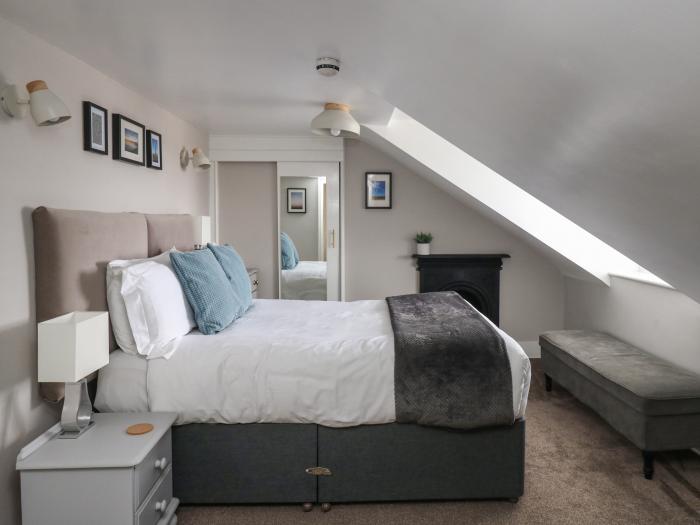 141 The Esplanade, Weymouth, Dorset. Close to amenities and beach. Off-road parking. En-suite rooms.