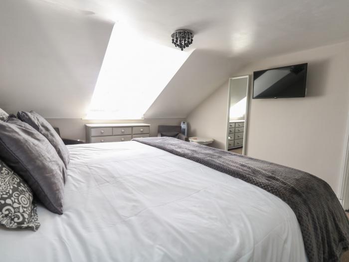 141 The Esplanade, Weymouth, Dorset. Close to amenities and beach. Off-road parking. En-suite rooms.