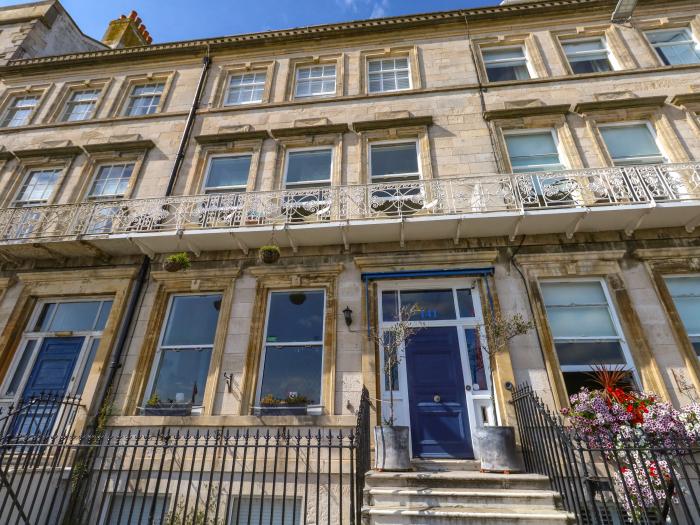 141 The Esplanade, Weymouth, Dorset. Close to amenities and beach. Off-road parking. En-suite rooms.