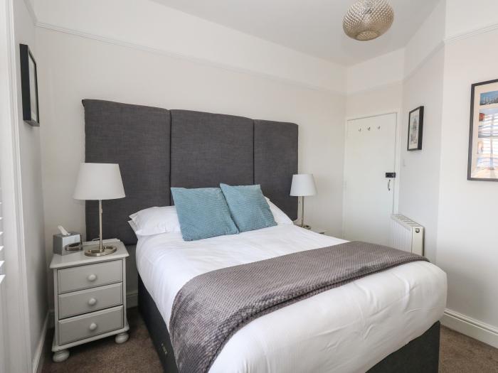 141 The Esplanade, Weymouth, Dorset. Close to amenities and beach. Off-road parking. En-suite rooms.