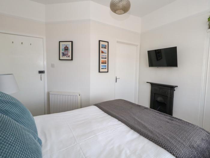 141 The Esplanade, Weymouth, Dorset. Close to amenities and beach. Off-road parking. En-suite rooms.