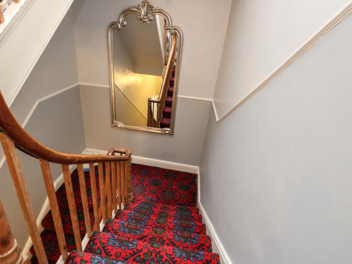 141 The Esplanade, Weymouth, Dorset. Close to amenities and beach. Off-road parking. En-suite rooms.