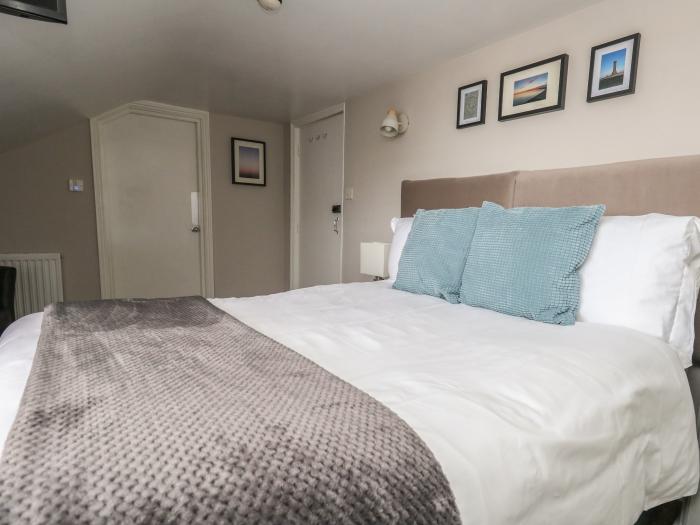 141 The Esplanade, Weymouth, Dorset. Close to amenities and beach. Off-road parking. En-suite rooms.