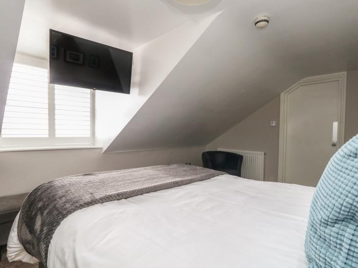 141 The Esplanade, Weymouth, Dorset. Close to amenities and beach. Off-road parking. En-suite rooms.