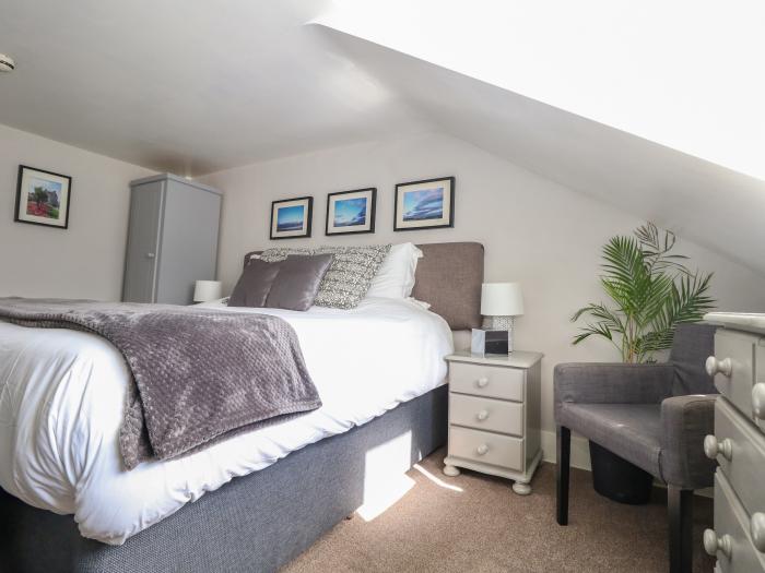 141 The Esplanade, Weymouth, Dorset. Close to amenities and beach. Off-road parking. En-suite rooms.